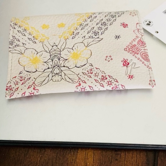 Free People Sol Fold Wallet NWT - Picture 5 of 8